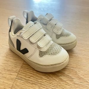 Toddler/Baby Size 6T Veja Sneakers